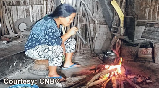 In the face of acute shortage of cooking gas Many turn back to firewood